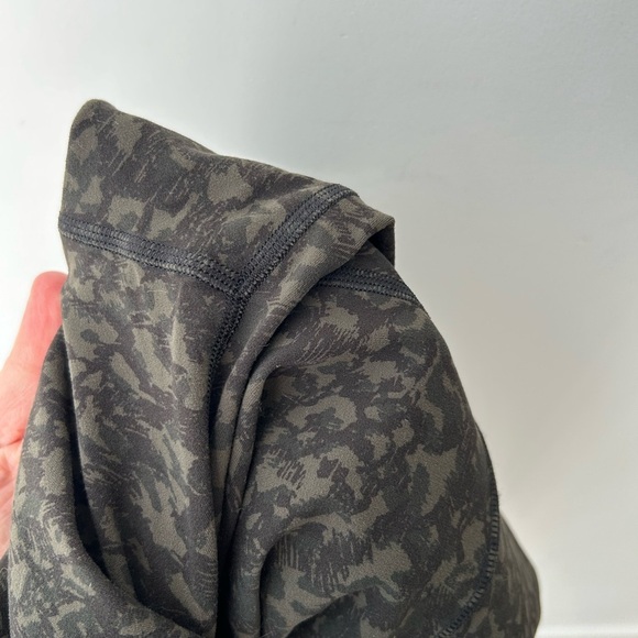 Lululemon Align Pant II 25"
Wild Thing Camo Deep Coal Multi - Picture 14 of 14